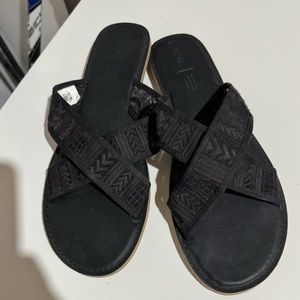 Tom’s Viv Women’s Sandals size 12